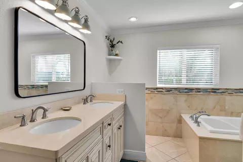Bath - 64 Tingler Ln, Marathon, FL 33050 photo 1 of 3