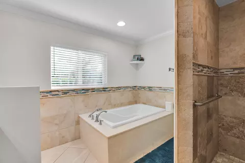 Bath - 64 Tingler Ln, Marathon, FL 33050 photo 3 of 3