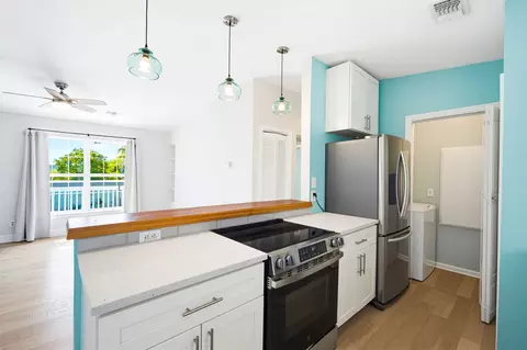 Kitchen - 31054 Avenue J, Big Pine Key, FL 33043 photo 3 of 5