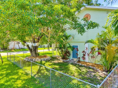 Exterior - 31054 Avenue J, Big Pine Key, FL 33043 photo 2 of 19