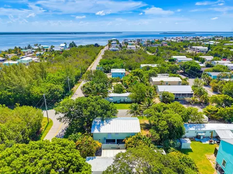 View/Area - 31054 Avenue J, Big Pine Key, FL 33043 photo 3 of 6