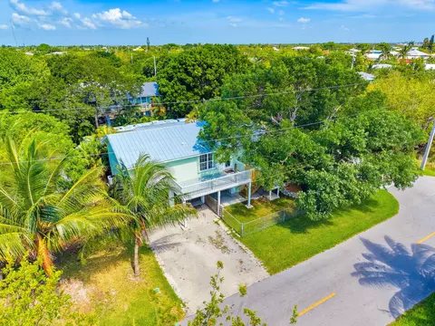 View/Area - 31054 Avenue J, Big Pine Key, FL 33043 photo 2 of 6