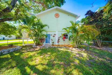 Exterior - 31054 Avenue J, Big Pine Key, FL 33043 photo 17 of 19