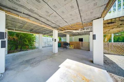 Exterior - 31054 Avenue J, Big Pine Key, FL 33043 photo 7 of 19