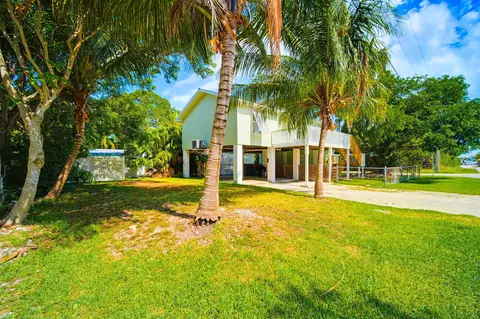 Exterior - 31054 Avenue J, Big Pine Key, FL 33043 photo 12 of 19