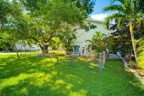 Exterior - 31054 Avenue J, Big Pine Key, FL 33043 photo 1 of 19