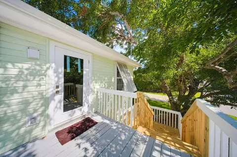 Exterior - 31054 Avenue J, Big Pine Key, FL 33043 photo 4 of 19