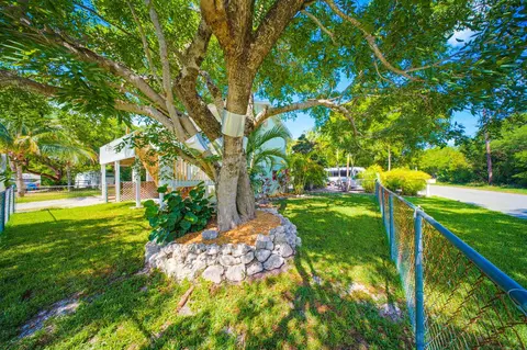 Exterior - 31054 Avenue J, Big Pine Key, FL 33043 photo 14 of 19