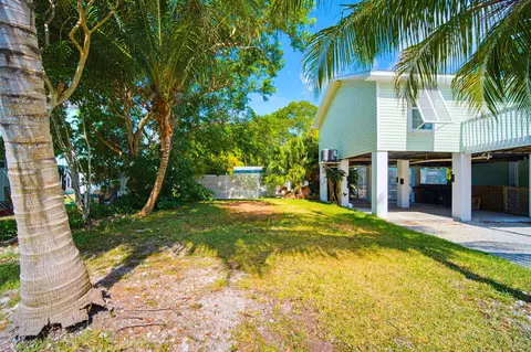 Exterior - 31054 Avenue J, Big Pine Key, FL 33043 photo 11 of 19