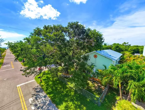 View/Area - 31054 Avenue J, Big Pine Key, FL 33043 photo 1 of 6