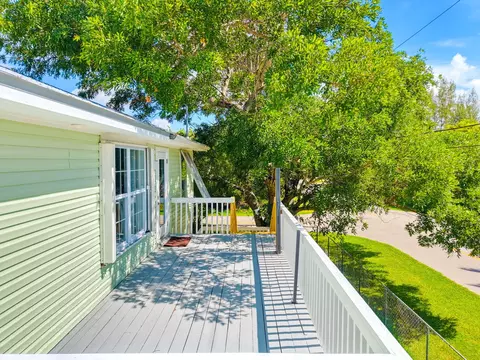 Exterior - 31054 Avenue J, Big Pine Key, FL 33043 photo 5 of 19