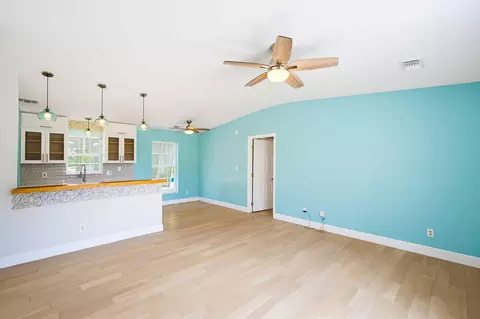 Living - 31054 Avenue J, Big Pine Key, FL 33043 photo 2 of 5