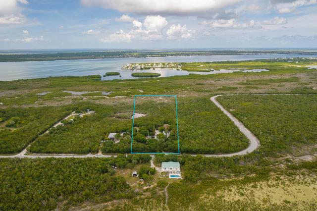2231 Middle Torch Rd, Middle Torch Key, FL 33042