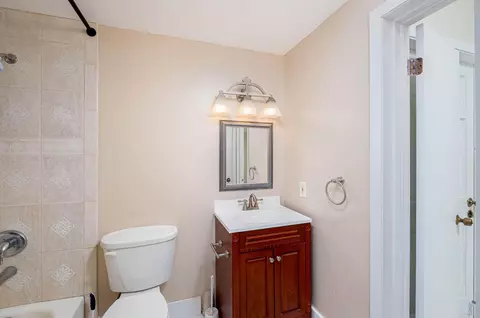 Bath - 126 3rd Ln, Key Largo, FL 33037 photo 3 of 5