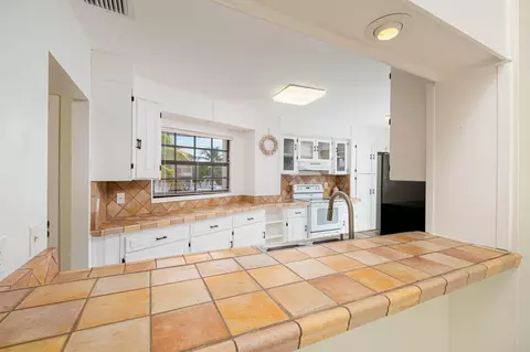 Kitchen - 126 3rd Ln, Key Largo, FL 33037 photo 1 of 4