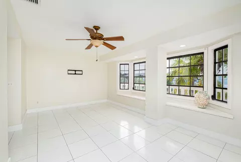Living - 126 3rd Ln, Key Largo, FL 33037 photo 3 of 4