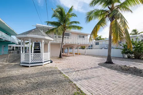 Exterior - 126 3rd Ln, Key Largo, FL 33037 photo 2 of 12