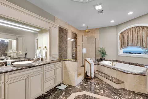 Bath - 119 Coco Plum Dr, Marathon, FL 33050 photo 4 of 6