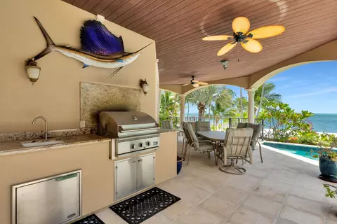 Exterior - 119 Coco Plum Dr, Marathon, FL 33050 photo 8 of 14