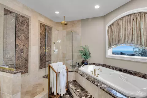 Bath - 119 Coco Plum Dr, Marathon, FL 33050 photo 5 of 6
