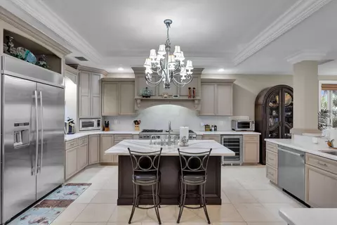 Kitchen - 119 Coco Plum Dr, Marathon, FL 33050 photo 2 of 3