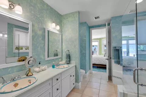 Bath - 119 Coco Plum Dr, Marathon, FL 33050 photo 2 of 6