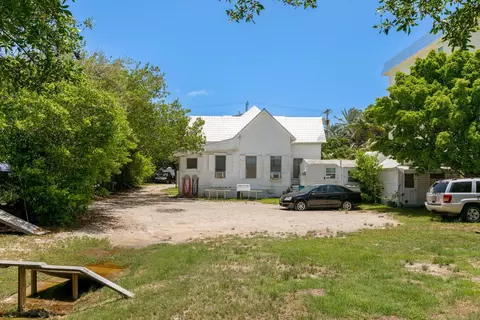 Exterior - 901 Eisenhower Dr, Key West, FL 33040 photo 8 of 18