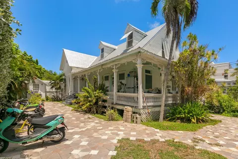 Exterior - 901 Eisenhower Dr, Key West, FL 33040 photo 5 of 18