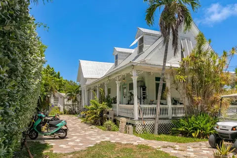 Exterior - 901 Eisenhower Dr, Key West, FL 33040 photo 6 of 18