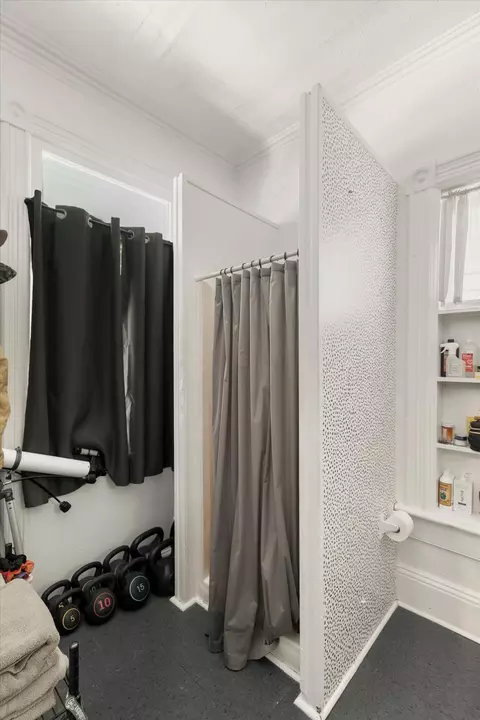 Bath - 901 Eisenhower Dr, Key West, FL 33040 photo 2 of 4