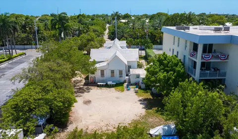 View/Area - 901 Eisenhower Dr, Key West, FL 33040 photo 1 of 6