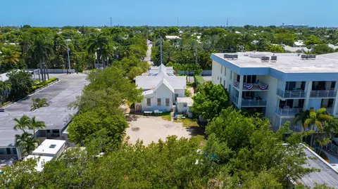 View/Area - 901 Eisenhower Dr, Key West, FL 33040 photo 2 of 6