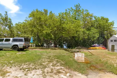 Exterior - 901 Eisenhower Dr, Key West, FL 33040 photo 15 of 18