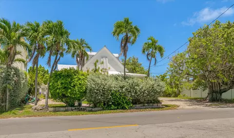 Exterior - 901 Eisenhower Dr, Key West, FL 33040 photo 2 of 18