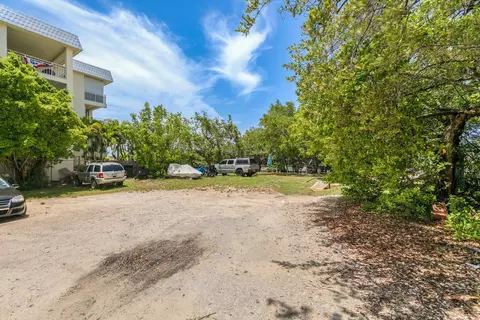 Exterior - 901 Eisenhower Dr, Key West, FL 33040 photo 16 of 18