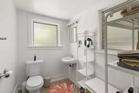 Bath - 901 Eisenhower Dr, Key West, FL 33040 photo 3 of 4
