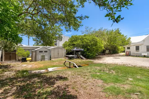 Exterior - 901 Eisenhower Dr, Key West, FL 33040 photo 10 of 18