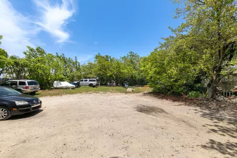 Exterior - 901 Eisenhower Dr, Key West, FL 33040 photo 17 of 18