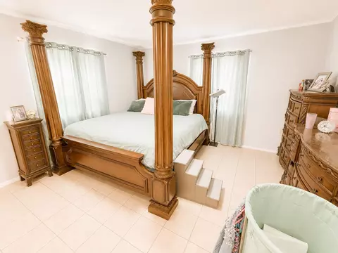 Bedroom - 322 3rd Rd, Key Largo, FL 33037 photo 3 of 7