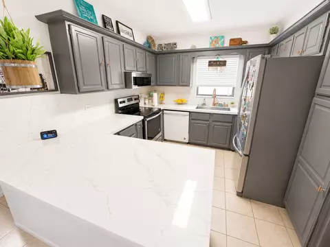 Kitchen - 322 3rd Rd, Key Largo, FL 33037 photo 1 of 4