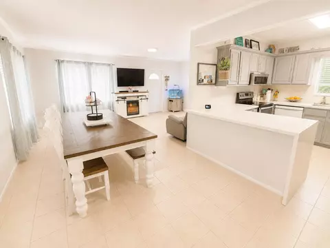 Dining - 322 3rd Rd, Key Largo, FL 33037 photo 2 of 2
