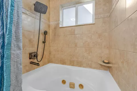 Bath - 573 Boyd Dr, Key Largo, FL 33037 photo 2 of 4