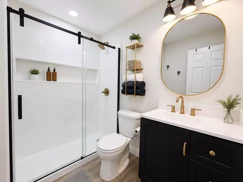 Bath - 573 Boyd Dr, Key Largo, FL 33037 photo 3 of 4