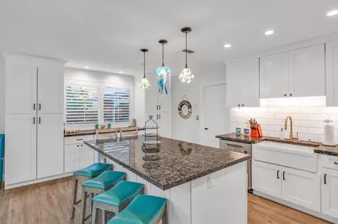 Kitchen - 573 Boyd Dr, Key Largo, FL 33037 photo 3 of 4