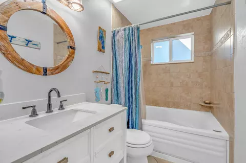 Bath - 573 Boyd Dr, Key Largo, FL 33037 photo 1 of 4