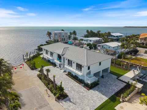 View/Area - 1002 Snapper Ln, Key Largo, FL 33037 photo 3 of 9