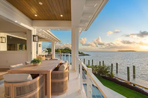 Exterior - 1002 Snapper Ln, Key Largo, FL 33037 photo 2 of 14