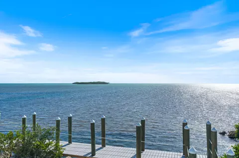 View/Area - 1002 Snapper Ln, Key Largo, FL 33037 photo 1 of 9