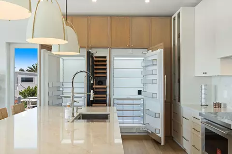 Kitchen - 1002 Snapper Ln, Key Largo, FL 33037 photo 9 of 9