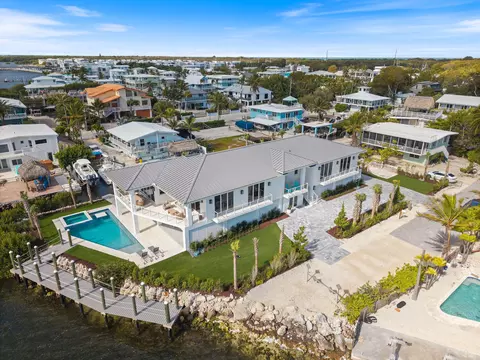 View/Area - 1002 Snapper Ln, Key Largo, FL 33037 photo 4 of 9